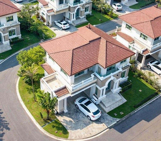 BTSบางหว้า 900ม.สาทร-ราชพฤกษ์ เดอะมอลล์ ท่าพระ คฤหาสน์ บ้าน4นอน 3น้ำ ใขนาด 97ตร.วา.  292ตร.ม. 79,999B-M. ย่านภาษีเจริญ บ้านมุมส่วนตัว บรรยากาศร่มรื่น ใกล้ม.สยาม  นันทวัน ทำเลศักยภาพSathorn Ratchaphruek The Mall Thapra BTS BangWa 900m. Mansion 4bed 3bath detached house 97sq.wa. 292sq.m. 79,999B-M.  area prime location in Phasi Charoen Private corner house tranquil atmosphere Spacious layout Near Siam University Convenient access to main roads and city center Nantawanถ.ราชพฤกษ์  สาทร เพชรเกษม แขวงบางแวก เขตภาษีเจริญ กรุงเทพมหานครบ้านเดี่ยว 2 ชั้น จาก Land & Houses สาทร-�