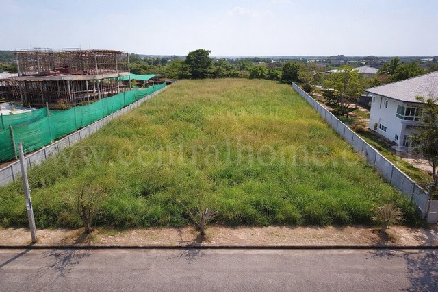 รหัสทรัพย์ : N1023ที่ดินสีม่วง 3 งาน 20 ตารางวา เลควูด คันทรี่คลับ บางนา-ตราด กม.18 ราคาถูกสุดในโครงการที่ตั้ง : ถนนบางนา-ตราด กม.18 ตำบลบางโฉลง อำเภอบางพลี จังหวัดสมุทรปราการ&nbsp;10540รายละเอียดทรัพย์&nbsp;- ที่ดินสีม่วง เนื้อที่ดิน 3 งาน 20 ตารางวา- ที่ดินลักษณะ สี่เหลี่ยมพื้นผ้าและพัฒนาแล้ว&nbsp;- หน้าที่ดิน กว้าง 30 เมตร ลึก 45 เมตร- เหมาะสำหรับซื้อลงทุน หรือสร้างที่อยู่อาศัย- บรรยากา