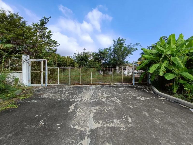   ขาย โกดัง จอมบึง จังหวัดราชบุรี  ราคาโปรโมชั่น ลดพิเศษ  ซอย เทศบาล 11 ถนน ราชบุรี-จอมบึง ตำบล จอมบึง อำเภอ จอมบึง จังหวัด ราชบุรี  ราคาโปรโมชั่น  8,279,000  บาท    ลดจาก  15,530,000  บาท ราคาโปรโมชั่นตั้งแต่วันที่  2 มีนาคม - 31 พฤษภาคม 2569  รายละเอียดทรัพย์ -  เนื้อที่ 2400.00 ตร.ว.  พื้นที่ใช้สอย 1707 ตร.ม. -  อาคารโกดังชั้นเดียว -  อาคารสำนักงานชั้นเดียว และอาคารบ้านพักคนงานชั้นเดียว -  บ้านหันไปทาง