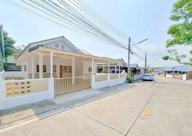 บ้านเดี่ยว หมู่บ้านทรัพย์เจริญ วัดโขดหิน 58 ตารางวา ผ่อนเพียงเดือนละ 7000 บาท- บ้านหลังใหญ่ พื้นที่เยอะ 2 ห้องนอน 1 ห้องน้ำ (บ้านเลขที่ 21/36) ปูพื้นแกรนิโต ลายหินอ่อน ตกแต่งทำใหม่ทั้งหลัง - ใจกลางเมืองระยอง ใกล้ตลาด ใกล้โลตัส เซเว่น วัดโขดหินสนนราคา 1.79 ล้าน เงินเดือน 17000 กู้ได้วิ่งตามพิกัดนี้ถึงหน้าบ้าน https://maps.app.goo.gl/wiTmNeGB4KgQVvAA6กู้ได้เต็ม 100% ดำเนินเรื่องสินเชื่อธนาคารให้ฟรี โด�