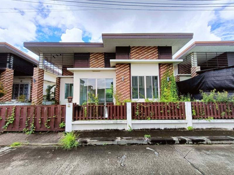   ขาย บ้านเดี่ยว/ทาวน์เฮ้าส์/คอนโด โครงการ   ถนน สายเชียงใหม่-บ้านสหกรณ์(ทล.1317) ตำบล ต้นเปา อำเภอ สันกำแพง จังหวัด เชียงใหม่  ราคาโปรโมชั่น  2,102,000   บาท    ลดจาก 2,300,000  บาท ราคาโปรโมชั่นตั้งแต่วันที่  2 มีนาคม - 31 พฤษภาคม 2569  รายละเอียดทรัพย์  -  เนื้อที่  56.00 ตร.ว.  พื้นที่ใช้สอย 113.30 ตร.ม.  -  3 ห้องนอน 2 ห้องน้ำ   -  1 ที่จอดรถ   -  บ้านหันไปทางทิศ ตะวันออก  พิกัดทรัพย์ : https://maps.app.goo.gl/EqUkde1nas3G9Y7h8  สถานที่ใกล้�