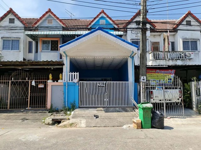   ขาย บ้านเดี่ยว/ทาวน์เฮ้าส์/คอนโด โครงการ ทาวน์เฮ้าส์ บ้านบางบัวทอง ถนน บ้านกล้วย-ไทรน้อย ตำบล พิมลราช อำเภอ บางบัวทอง จังหวัด นนทบุรี  ราคาโปรโมชั่น   1,063,000   บาท    ลดจาก  1,280,000    บาท ราคาโปรโมชั่นตั้งแต่วันที่  2 มีนาคม - 31 พฤษภาคม 2569  รายละเอียดทรัพย์ -  เนื้อที่ 25.20 ตร.ว. -  บ้านหันไปทางทิศ ตะวันออกเฉียงใต้  พิกัดทรัพย์ : https://maps.app.goo.gl/UGhAoJHGtWLA288EA  สถานที่ใกล้เคียง   -  ตลาดนัดมนวดี 1.50 กม. -  โร