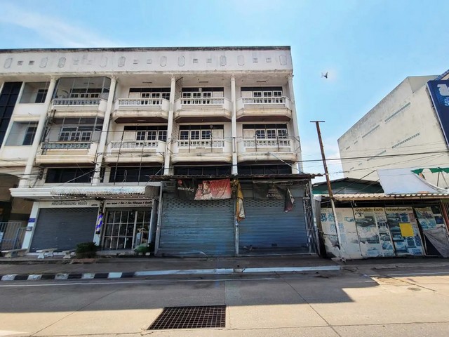    ขาย อาคารพาณิชย์สัตหีบ  3 ชั้น  2 คูหา ราคาโปรโมชั่น ลดพิเศษ ซอย เทศบาล 13 ถนน สุขุมวิท ตำบล สัตหีบ อำเภอ สัตหีบ จังหวัด ชลบุรี  ราคาโปรโมชั่น  7,215,000  บาท    ลดจาก  8,200,000   บาท ราคาโปรโมชั่นตั้งแต่วันที่  2 มีนาคม - 31 พฤษภาคม 2569  รายละเอียดทรัพย์ -  เนื้อที่ 41.60 ตร.ว.   พื้นที่ใช้สอย 490.00 ตร.ม. -  บ้านหันไปทางทิศ ตะวันออก  พิกัดทรัพย์ : https://maps.app.goo.gl/5A8kFDTVTemVoiCT6  สถานที่ใกล้เคียง   -  โลตัส สัตหีบ  0.70 กม. -  สถ�