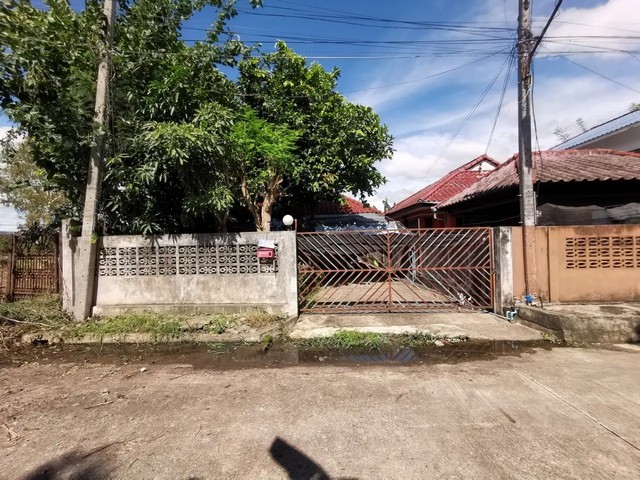   ขาย บ้านเดี่ยว/ทาวน์เฮ้าส์/คอนโด โครงการ ขาย บ้านเดี่ยว 1 ชั้น แม่สอดวิลเลจ ถนน แม่สอด-ตาก หมู่บ้าน แม่สอดวิลเลจ ถนน แม่สอด-ตาก ตำบล แม่ปะ อำเภอ แม่สอด จังหวัด ตาก  ราคาโปรโมชั่น   1,075,000   บาท    ลดจาก   1,157,000.-   บาท ราคาโปรโมชั่นตั้งแต่วันที่  2 มีนาคม - 31 พฤษภาคม 2569  รายละเอียดทรัพย์ -  เนื้อที่ 69.60 ตร.ว.  พื้นที่ใช้สอย 172.35 ตร.ม.  พิกัดทรัพย์ : https://maps.app.goo.gl/ELJozs62iCDJWRiP9  สถานที่ใกล้เคียง   -  แม็คโคร �