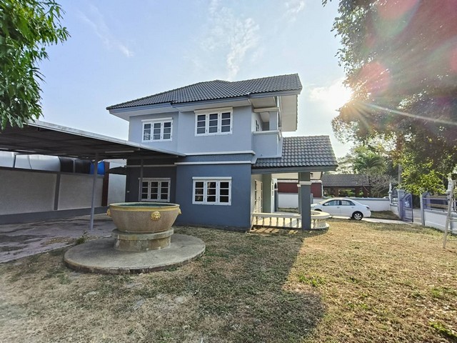 รายละเอียดขายบ้านเดี่ยว 2 ชั้น พร้อมที่ดิน???? ถ.สมหวังสังวาล ซอย 2 ต.ในเมือง อ.บ้านไผ่ จ.ขอนแก่น???? รายละเอียดทรัพย์ประเภท: บ้านเดี่ยว 2 ชั้นเนื้อที่: 106.3 ตารางวาพื้นที่ใช้สอย: 209 ตารางเมตรหน้ากว้าง 28 เมตร ลึก 19 เมตร3 ห้องนอน3 ห้องน้ำจอดรถได้ 2 คันทิศใต้???? รายละเอียดเพิ่มเติมบ้าน 2 ชั้น สภาพดี พร้อมที่ดิน บรรยากาศสงบ ร่มรื่น น่าอยู่พื้นที่กว้างขวาง สามารถใช้ประโยชน์ได้หล