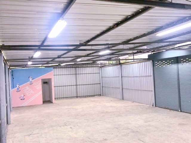 วัดไตรรัตนาราม  แยก ลาดปลาเค้า ถ.รามอินทรา MRT ลาดปลาเค้า 900ม.โกดัง โรงงาน พร้อมที่จอดรถส่วนตัว 320 ตร.ม. 80 ตร.วา. รามอินทรา ประเสริฐมนูกิจ รร.วัดไตรรัตนาราม 800 ม.เหมาะสำหรับ SME คลังสินค้าออนไลน์ ที่เก็บสินค้า ครัวกลาง 24,999-29,999 B-M. ตลาดมงคลไชย 1.5 กม. MRT LatPlaKhao. 900m. Warehouse factory with private parking 320 sq.. 80sqwa. RamInthra Prasertmanukit Trairattanaram Sch. 800 m. Suitable for SME online warehouse storage entral kitchen 24,999-29,999 B-M. Mongkolchai Market 1.5 km. Wat Trairattanaram Lat Phrao intersection Ram Inthra Road. แยก ลาดปลาเค้า ถ.รามอินทร�