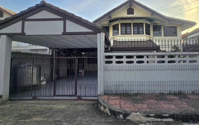 บ้านว่างแล้วค่ะ ให้เช่าบ้านเดี่ยว2ชั้น 66ตรว. ถนนแจ้งวัฒนะ-ปากเกร็ด 4ห้องนอน 3ห้องน้ำ  (บน3ห้อง +ล่าง1ห้อง) และ1ห้องแม่บ้าน1ห้องครัว แอร์จำนวน5ตัว พร้อมเฟอร์นิเจอร์ * การเดินทางสะดวกใกล้ทางด่วนแจ้งวัฒนะ-บางโคล่ ปากเกร็ด-บางปะอิน และใกล้รถไฟฟ้าสายสีชมพู (ปากเกร็ด-หลักสี่-มีนบุรี-สุวินทวงศ์).อยู่ถนนแจ้งวัฒนะ-ปากเกร็ด ตำบลคลองเกลือ อำเภอปากเกร็ด นนทบุรี 11120โลเคชั่น�