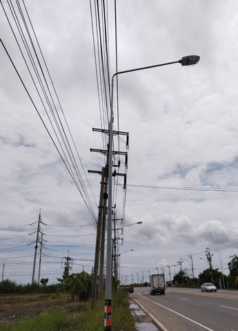 มีไฟฟ้าสามเฟส น้ำประปา ผ่านหน้าแปลงที่ดินพร้อมใช้ถนนสาธารณะหน้าแปลงกว้างมาก รถใหญ่สวนกันสะดวกขายราคาไร่ละ  8.5  ล้านราคาถูกที่สุดในย่านนี้**สนใจดูสถานที่จริง รบกวนนัดล่วงหน้าอย่างน้อย 1 วันค่ะ** ติดต่อ ภญ.เทเรซา สิทธิพล (คุณมด) โทร (ไลน์). 081-3305497, โทร.(ไลน์) 061-5765520 เรียนจบธุรกิจที่ดินจาก ม.ธรรมศาสตร์ รู้กฎหมายที่ดินเป็นอย่างดี รับเหมาถมดิน รับจำนอง ขายฝากช่องทางการ�