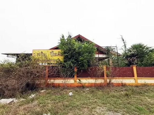    ขายโกดัง วัฒนานคร สระแก้ว ราคาโปรโมชั่น ลดพิเศษ  ถนน สุวรรณศร(ทล.33) ตำบล ห้วยโจด อำเภอ วัฒนานคร จังหวัด สระแก้ว  ราคาโปรโมชั่น  6,571,000  บาท    ลดจาก 9,700,000  บาท ราคาโปรโมชั่นตั้งแต่วันที่  2 มีนาคม - 31 พฤษภาคม 2569  รายละเอียดทรัพย์ -  เนื้อที่ 2000.00 ตร.ว.  พื้นที่ใช้สอย 989.00 ตร.ม.  พิกัดทรัพย์ : https://maps.app.goo.gl/K8sN2PWiC3jJewwT6  สถานที่ใกล้เคียง   -  โรงพยาบาลชุมชนบ้านห้วยโจด -  สถานีรถไฟห้วยโจด -  วัดห้วยโจด   ร�