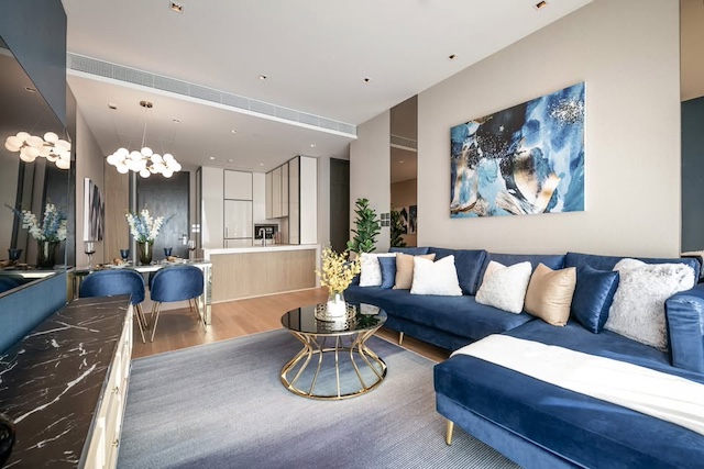 BH3943 ปล่อยเช่าคอนโด BEATNIQ Sukhumvit 2 ห้องนอน ใกล้ BTS ทองหล่อ 250 เมตร ห้องสวย วิวโล่ง เงียบสงบติดต่อ Agent คุณบัว (Bua)Tel: 093-646-4597 LINE ID: Bua093ราคาเช่า90,000 บาท ต่อเดือนรายละเอียดทรัพย์คอนโดหรู BEATNIQ Sukhumvit ขนาด 80.26 ตารางเมตร ห้องมุมคุณภาพสูง ตกแต่งครบ พร้อมเข้าอยู่ ตั้งอยู่ในทำเลทอง สุขุมวิท 32 ใกล้ BTS ทองหล่อ เพียง 250 เมตร เหมาะสำหรับอยู่อาศัยระดับพรีเมียมในใจกลางเมืองรายละเอียดห้อง2 ห้องนอน2 ห้องน้ำข�