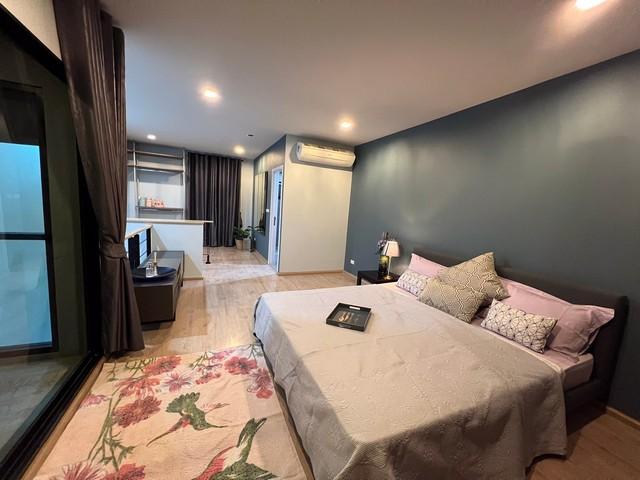 ให้เช่า ทาวน์โฮม 3.5 ชั้น อาร์เด้น พัฒนาการ Arden Pattanakarn พัฒนาการ สวนหลวง พร้อมเฟอร์นิเจอร์ราคาเช่า 65,000 บาท (สัญญาขั้นต่ำ 2 ปี ประกัน 2 เดือน ล่วงหน้า 1 เดือน)ติดต่อ คุณช่อผกา โทร 0616198565 LINE 0616198565สำรอง LINE 0812523279 ส่งลิ้งก์ไว้ได้เลย-เนื้อที่ 22 ตารางวา -พื้นที่ใช้สอย 185 ตารางเมตร -จำนวน 3.5ชั้น -3 ห้องนอน 4 ห้องน้ำ-พร้อมชั้นลอยยกระดับด้านหน้า 1 ห้องครัว จอดรถ 2 คัน-พร้อมเครื่องปรับอากาศ เฟอร์นิเ�