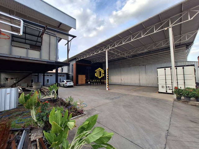 ขายโกดัง 2 ชั้นขนาดรวม 1316 ตรม. แขวงแสนแสบ เขตมีนบุรี กรุงเทพมหานครรหัสทรัพย์ : FS050(กรุณาใช้รหัสนี้ในการสอบถาม FS050)ขายโกดัง 2 ชั้นขนาดรวม 1316 ตรม.ชั้นล่างขนาด 770 ตรม. (33.56x22.95)ชั้นบนขนาด 546 ตรม.สำนักงาน 2 ชั้นขนาด 113.92 ตรม.บนถนนบึงขวาง มีนบุรี เชื่อมออกถนนร่มเกล้า-สุวินทวงศ์เนื้อที่ 1 ไร่ น้ำไม่ท่วมพื้นรับน้ำหนักได้ 1 ตัน/ตรม.ไฟฟ้า 3 เฟส 15/45A น้ำประปาพร้อมใช้มีบ้านพักคนงาน 3 ห้องนอนแ