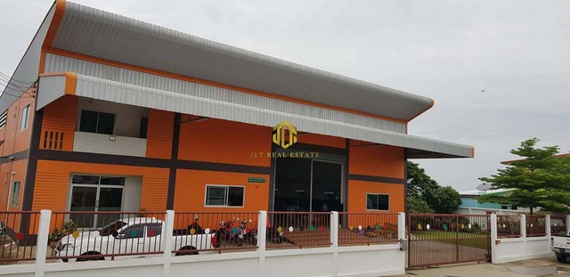 ขายโกดังเนื้อที่ 3 งาน 7 ตรว. แพรกษาใหม่ สมุทรปราการรหัสทรัพย์ : FS037(กรุณาใช้รหัสนี้ในการสอบถาม FS037)ขายโกดังเนื้อที่ 3 งาน 7 ตรว.พื้นที่ใช้สอยทั้งโรงงานและออฟฟิศ 612 ตรม.ผังเมืองสีเขียวเหมาะสำหรับทำโรงกลึงหรือโกดังไฟฟ้า 3 เฟส 100Aรถเทรลเลอร์เข้าออกสะดวกระบบสาธารณูปโภค ไฟฟ้า น้ำประปาพิกัด : ต.แพรกษาใหม่ อ.เมือง จ.สมุทรปราการราคาขาย 23,000,000 บาทTel: 062-6284052 (Thai)Line ID: 0626284052Tel: 085-1498866 (Chinese, English)Line I