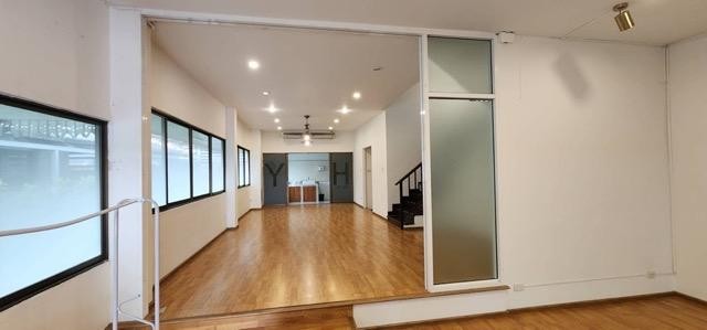 RTJ2207ให้เช่าโฮมออฟฟิศ ย่านเลียบด่วน ถนนศรีวรา ทาวอินทาว  3 ชั้น 48.5 ตร.ว. พื้นที่เยอะ 5 นอน 5 น้ำ จอดรถได้ 5 คันอัตราค่าเช่าเดือนละ 34,000 บาท / เดือน(มัดจำ 2 เดือน + ค่าเช่าล่วงหน้า 1 เดือนค่ะ)  สัญญาเช่าขั้นต่ำ 1 ปีปัญจมิตรแขวงพลับพลา เขตวังทองหลาง กรุงเทพฯContact Agent : คุณเจี๊ยบ 092-851-6969Id line :Keti2522ให้เช่า ตึก ทาวน์เฮาส์ 3 ชั้นเนื้อที่ 48.5 ตารางวามี 5 ห้องนอน 5 ห้องน้ำหน้ากว้าง 6 x 12 เมตรสถานที่ตั้งอ