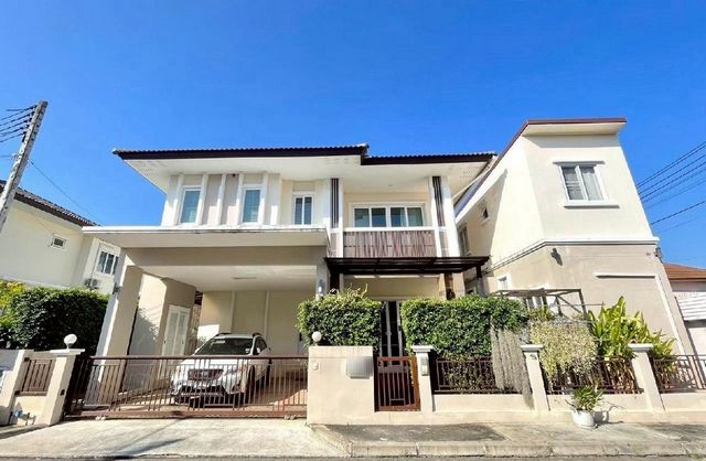 ขายต่ำกว่าทุน แถมบ้านหลังเล็กอีก 1 หลัง คุ้มมาก ขายด่วน 5.7 ล้าน #เดอะแกรนด์พาร์ค #สันทราย บ้านโมเดิร์น หลังในสุด เป็นส่วนตัวสูง พร้อมโฮมออฟฟิศแยก เดินทางสะดวก #น้ำไม่ท่วม #หิ้วกระเป๋าพร้อมเข้าอยู่รายละเอียดตัวบ้านเนื้อที่ดิน 64.6 ตร.วาพื้นที่ใช้สอยกว้างขวาง4 ห้องนอน | 3 ห้องน้ำบิ้วอินทั้งหลัง + เฟอร์นิเจอร์ครบ พร้อมเข้าอยู่จุดเด่นที่ไม่ควรพลาดบ้านหลังในสุดขอ�