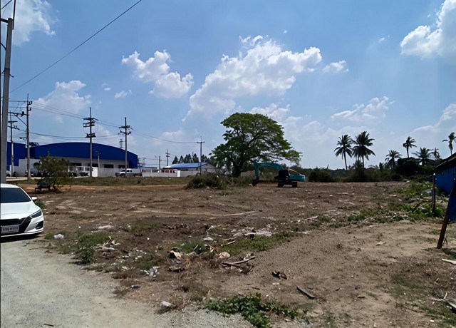 #ขายที่ดินบ่อทองชลบุรี#ขายที่ดิน 8-2-50.4 ไร่ ????สีที่ดินสีเหลือง????ที่อยู่อำเภอบ่อทอง จังหวัดชลบุรี✅ใกล้ถนนเส้น 331✅ไฟฟ้า 3 เฟส-น้ำประปา✅เหมาะสำหรับสร้างโรงงาน โกดัง หอพัก อพาร์ทเม้นท์✅ที่ดินติดกับโรงงานและโกดังสินค้า????ห่างจากท่าเรือแหลมฉบัง 62 กม.????ราคาขายไร่ละ 1.5 ล้านบาท____________________________สนใจติดต่อ/ชม☎️081-459-0982 ลฎา☎️098-995-5449☎️085-422-6346 แอดมินAddLineID: ladapa23WeChat:love_ propertyค้นหาทรัพย์เพิ่มเติมhttps://www