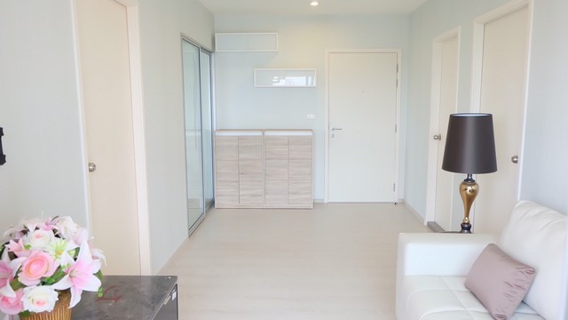 ขายด่วน Aspire สาทร-ตากสิน (Timber Zone) ใกล้ BTS วุฒากาศ อยู่เองก็ได้ ลงทุนก็ดี (มาก) !พื้นที่ 45.52 ตารางเมตร  ชั้น 9 ห้องมุม ระเบียงทิศใต้ วิวสวย วิวรางรถไฟฟ้า ไม่มีตึกบัง2 ห้องนอน / 1ห้องนั่งเล่น / 1ห้องครัว / 1ห้องน้ำ มีระเบียงเฟอร์นิเจอร์ : เตียงนอน(2) ตู้เสื้อผ้า(2) โต๊ะเครื่องแป้ง โซฟา ชั้นวางทีวี ตู้แขวน ชั้นแขวน ตู้รองเท้า(2)เครื่องใช้ไฟ้ฟ้า : แอร์ 2 ตัว เครื่องทำน้ำอุ่น ห้องครัว : เฟอ