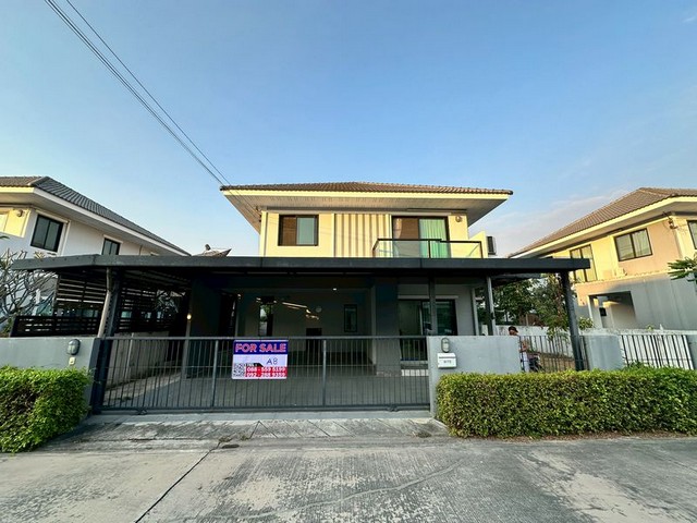 TEL:088-559 5199 คุณเอLine:https://line.me/ti/p/C0eGe0whLXบ้านเดี่ยวในเมืองศรีราชา ราคาจับต้องได้โครงการ มณีรินทร์ ไพรเวซี่ ศรีราชาเสนอที่ 4,700,000 บาทราคาต่อรองได้!!ค่าโอน 50/50บ้านเดี่ยว 2 ชั้น  พื้นที่ 64 ตารางวา พื้นที่ใช้สอย 200 ตารางเมตร3 ห้องนอน 3 ห้องน้ำ1 ห้องห้องครัวพร้อมพื้นที่ข้างบ้านแบบจัดเต็มจอดรถได้ 2 คัน - แอร์ 4 เครื่อง- เครื่องทำน้ำอุ่น 2 เครื่อง- กล้องวงจร CCTV 6 ตำแหน่ง- ห้องครัวบิ้วอินไว้แล้ว