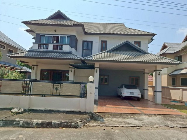 บ้านเดี่ยวให้เช่า ใกล้สนามบินเชียงใหม่ ทำเลสะดวกมาก ค่าเช่าเพียง 30,000 บาท/เดือนรายละเอียดบ้าน3 ห้องนอน3 ห้องน้ำ1 ห้องทำงาน (เหมาะทำ Home Office)ขนาดที่ดิน 80 ตารางวาโครงการเปิด ไม่มีค่าส่วนกลาง / ไม่มี รปภ.จุดเด่นทำเล ใกล้แยกสนามบินเชียงใหม่ เดินทางเข้า-ออกเมืองสะดวก ใกล้สนามบิน ใกล้โรงเรียนนานาชาติ ABA ใกล้โรงเรียนนานาชาติ APIS เพียง 10 นาที เหมาะสำหรับครอบครัว หรือชาวต่�