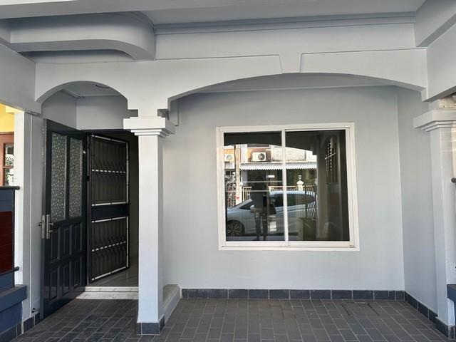 ให้เช่าทาวน์เฮ้าส์2ชั้นย่านรัชดา36ซอยเสือใหญ่พร้อมเข้าอยู่ใกล้ ม.ราชภัฏจันทรเกษมราคาเช่า 20,000 บาท / เดือนที่ตั้ง ถนนรัชดาภิเษก ซอยรัชดาภิเษก 36 (ซอยเสือใหญ่) แขวงจันทรเกษม เขตจตุจักร กรุงเทพมหานคร 10900ติดต่อ : คุณภัสพงณ์ 0634098164Line : binkem22https://www.facebook.com/profile.php?id=61581484955548เนื้อที่ 20 ตารางวา จำนวน 2 ชั้น 2 ห้องนอน 2 ห้องน้ำ 1 ห้องครัว จอดรถได้ 2 คัน (ในบ้าน 1 คัน หน้าบ้าน 1 คัน)เข้าจากปากซอย ถนนรัชด