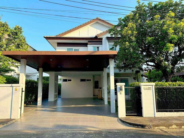 #สีวลีเลควิว #SereneLake #แม่เหียะ ขาย 9.9 ล้าน 84.8 ตรว. บ้านหลังใหญ่ พื้นที่กว้าง บรรยากาศดี  #หิ้วกระเป๋าพร้อมเข้าอยู่ได้เลยเนื้อที่ 84.8 ตร.วา5 ห้องนอน4 ห้องน้ำ4 ที่จอดรถราคา 9.9 ล้านบาทค่าใช้จ่ายวันโอนคนละครึ่งอยากได้อสังหาโซนไหน สอบถามเข้ามาได้เลยm.me/northernlandchiangmai  ต้องการอสังหาแบบไหนที่ Northern Land Chiangmaiเรามีครบ ครอบคลุม #ทั่วเชียงใหม่ ไม่ว่าจะเป็น#พูลวิลล่า #บ้านใหม่ #บ้านมือสอง #บ้าน�