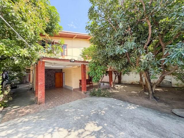 ให้เช่าบ้านเดี่ยว2ชั้น86ตร.วสุขุมวิท63ซอยเอกมัย10 จอดรถมากถึง 5-6 คัน ใจกลางเอกมัยบ้านไม้ กลิ่นอายคลาสสิก ราคาขาย 25,000,000 บาทราคาเช่า 100,000 บาท / เดือน ( รับสัญญาในนามบริษัท / สัญญาระยะยาวคุยกันได้ )ที่ตั้ง ถนนสุขุมวิท 63 ซอยเอกมัย 10 แขวงพระโขนงเหนือ เขตวัฒนา กรุงเทพมหานคร 10250ติดต่อ : คุณภัสพงณ์ 0634098164Line : binkem22https://www.facebook.com/profile.php?id=61581484955548เนื้อที่ 86 ตารางวา พื้นที่ใช้สอยประมาณ 200 ตารางเมตร หน