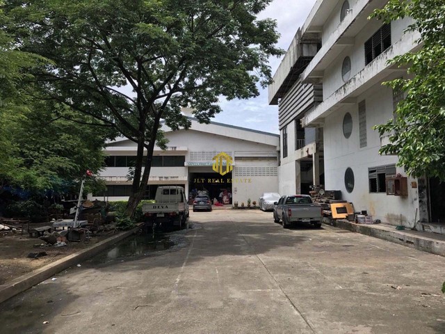 ขายโกดัง เนื้อที่ทั้งหมด 2-1-93 ไร่ ถนนเทพารักษ์ สมุทรปราการรหัสทรัพย์ : FS163(กรุณาใช้รหัสนี้ในการสอบถาม FS163)โกดังที่ 1 ขนาดพื้นที่ใช้สอย 1100 ตรม.โกดังที่ 2 ขนาดพื้นที่ใช้สอย 640 ตรม.อาคารสำนักงาน 4.5 ชั้นพื้นที่ใช้สอย 3800 ตรม.มีลิฟท์บรรทุกของ 1 ตัว บรรทุกสินค้า 1 ตัวไฟฟ้า 3 เฟส หม้อแปลง 500 KVAระบนน้ำประปารถคอนเทนเนอร์เข้าออกได้พิกัด : ถนนเทพารักษ์ ต.เทพารักษ์ อ.เมือง จ.สมุทรปราการ�