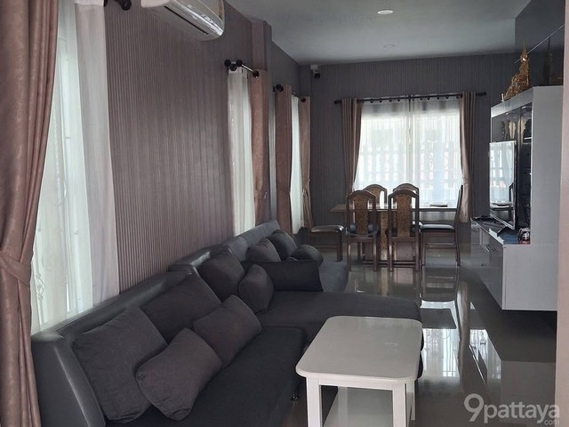 ให้เช่าบ้านเดี่ยว 2 ชั้น  ซอยวัดบุญกาญจนา – พัทยา ใกล้โซนจอมเทียน ซอยวัดบุญกาญจนา เมืองพัทยา อำเภอบางละมุง จังหวัดชลบุรีราคาเช่า 28,000 บาท / เดือนรหัส#9P-13626ติดต่อ คุณช่อผกา โทร 0616198565 LINE 0616198565สำรอง LINE 0812523279 ส่งลิ้งก์ไว้ได้เลย-ให้เช่าบ้านเดี่ยว 2 ชั้น  ซอยวัดบุญกาญจนา – พัทยา-บ้านพร้อมอยู่ ทำเลดี เข้า-ออกสะดวก ใกล้โซนจอมเทียน เหมาะสำหรับอยู่อาศัยระยะยาว -บ้านเดี่ยว 2 ชั้น 2 ห้