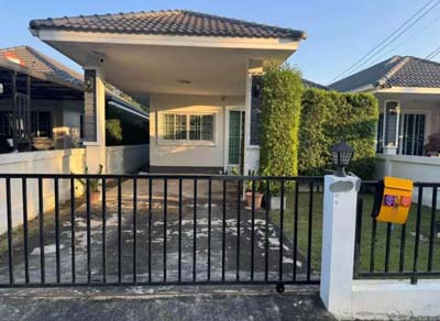  ขายบ้านเดี่ยวพร้อมอยู่ ใกล้การไฟฟ้าสันกำแพง พิกัดบ้าน ต.สันกำแพง.เชียงใหม่ เข้าเมืองเพียง 8กม. ที่ดิน 55 ตรว.  พื้นที่ใช้สอย 70 ตรม.  2ห้องนอน  2ห้องน้ำ   ทำเลห่างจากถนนสันกำแพงสายเก่าเพียง 300เมตร ,   เดินทางสะดวก    เงียบสงบ ไม่เปลี่ยว   ไม่มีค่าส่วนกลาง   ตกแต่งแล้วพร้อมเข้าอยู่    ปลูกหญ้ารอบบ้าน   วางระบบท่อปลวก โลเคชั่น ;   ห่างโรงเรียนมัธยมสันกำแพง 4.5 กม.   ห่างกาดอุ้ยทา ,