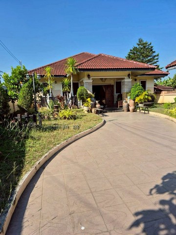 โซนดอยสะเก็ด ขายเพียง 2.9 ล้าน 164 ตรว. บ้านเดี่ยว เนื้อที่กว้างขวาง บรรยากาศเงียบสงบ ใกล้ธรรมชาติ เหมาะสำหรับอยู่อาศัยจริง หรือทำบ้านพักผ่อนใกล้ดอย  รายละเอียดบ้านเนื้อที่ 164 ตร.วา2 ห้องนอน | 3 ห้องน้ำ2 ห้องแต่งตัว (Walk-in Closet)ห้องรับแขกห้องรับประทานอาหารห้องครัวห้องทำงาน (ติดกับโรงรถ) เฟอร์นิเจอร์ & สิ่งอำนวยความสะดวกเฟอร์นิเจอร์บิ้วอิน Index Living Mallแอร์ 6 เครื่อง ราคา 2,900,000 �