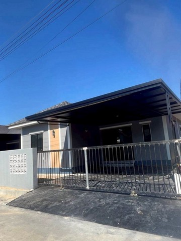 ขายเพียง 2.19 ล้าน #สันปูเลย – #ท่ารั้ว บ้านเดี่ยวสร้างใหม่หลังใหญ่ พร้อมเข้าอยู่จริง! ดีไซน์ลงตัว อยู่สบาย คุ้มเกินราคา ทำเลดีมาก เข้า–ออกสะดวก ใกล้ตลาด ใกล้เมือง ใช้ชีวิตง่ายทุกวัน รายละเอียดบ้านที่ดิน 51 ตร.ว.พื้นที่ใช้สอยกว่า 120 ตร.ม.4 ห้องนอน2 ห้องน้ำโถงใหญ่ โปร่ง โล่งครัว + พื้นที่ซักล้างจอดรถได้ 2 คัน (พิมพ์ลายคอนกรีต) ของแถมจัดเต็มฟรี! รั้วรอบบ้านฟรี! เฟอร์นิ�