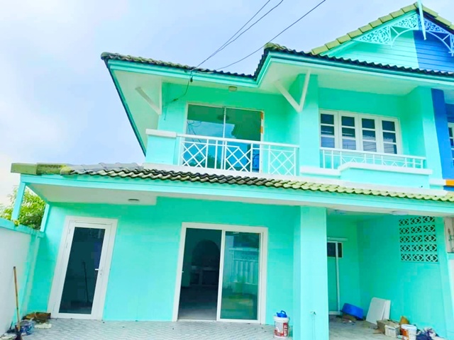 ตลาดเจริญผล100ม.  บิ๊กซี คลองสาม 380 ม. เลียบคลองสาม ทาวน์เฮาส์หลังริม  3 นอน 2 น้ำ ใกล้บิ๊กซี คลองสาม 800 ม. 30 ตร.ว. 240 ตร.ม.พื้นที่กว้าง โปร่งโล่ง เหมาะอยู่อาศัย 7,999 B-M. เดินทางสะดวก ใกล้แหล่งชุมชน ตลาดคลองสาม 1 กม.ด่วนกาญจนาภิเษก  และสิ่งอำนวยความสะดวกครบ ทำเลคลองหลวง บรรยากาศดี น่าอยู่ เชื่อมต่อถ.รังสิต-นครนายก พหลโยธิน Charoenphol Market 100m. BigC KhlongSam 380m. townhouse 3bed 2bath near BigC Khlong Sam 800m. 30sq.wa. 240sq.m. spacious airy ideal for living 7,999B-M c