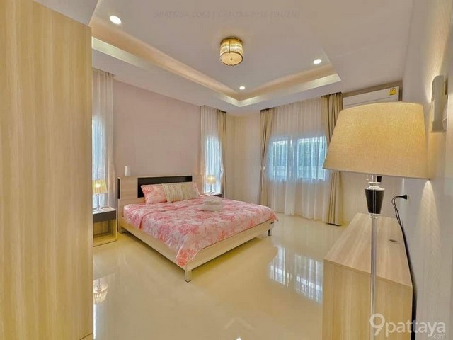 ให้เช่า  ขาย  พูลวิลล่าหรู – หมู่บ้านดุสิต พัทยา ฮิลล์  ซอยวัดญาณสังวรวรวิหาร  ใกล้หาดบ้านอำเภอ / หาดบางเสร่ 4 กิโลเมตร หน้าหมู่บ้านมี 7-Elevenราคาเช่า 65,000 บาท / เดือน  (สัญญารายปี)ราคาขาย 11,000,000 บาทติดต่อ คุณช่อผกา โทร 0616198565 LINE 0616198565สำรอง LINE 0812523279 ส่งลิ้งก์ไว้ได้เลยรหัส #9P-13637-ให้เช่า  ขาย  พูลวิลล่าหรู – หมู่บ้านดุสิต พัทยา ฮิลล์ หมู่บ้านสุดหรู ระบบสายไฟและอินเตอร์เน็ตใต้ดิน ไม่มีส�