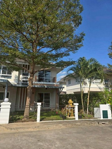 คุ้มสุดๆ ให้เช่า 24,000 บาท/เดือน ขาย 3.4 ล้าน #กาญจน์กนก10 #หางดง บ้านเดี่ยว 2 ชั้น บ้านสวย สภาพดี ทำเลทอง พร้อมอยู่ #ใกล้สนามบิน รายละเอียดบ้านพื้นที่ 54.1 ตร.วา | พื้นที่ใช้สอย 110 ตร.ม.4 ห้องนอน3 ห้องน้ำ1 ห้องรับแขก1 ห้องครัวไทย เครื่องใช้ไฟฟ้าเครื่องปรับอากาศ 5 เครื่องเครื่องซักผ้า 1 เครื่องตู้เย็น 1 เครื่องTV 1 เครื่องเตาแก๊ส + ซิงค์เครื่องทำน้ำอุ่น 2 เครื่อง (พร้อมตู้ Shower)Digital Door Lockโอ