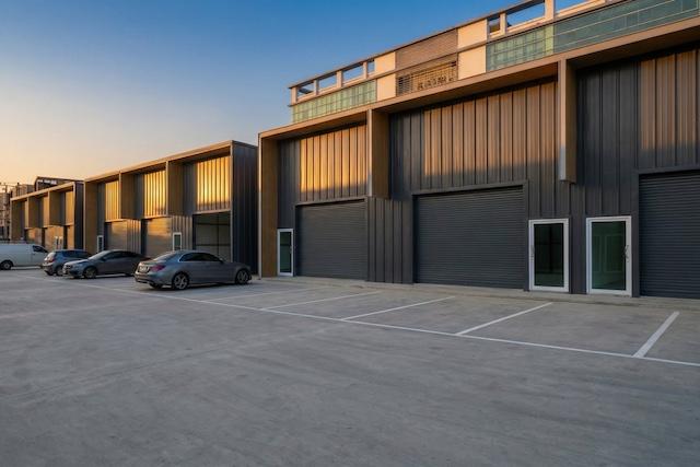 ให้เช่าโกดังพร้อมออฟฟิศ ถนนกิ่งแก้ว ใกล้ สนามบินสุวรรณภูมิ ขนาด 92–130 ตร.ม. พร้อมใช้งานติดต่อAgent คุณบัวโทร 0936464597Line Bua093รายละเอียดทรัพย์โกดังสร้างใหม่ให้เช่า บนทำเลถนนกิ่งแก้ว ใกล้สนามบินสุวรรณภูมิ เหมาะสำหรับธุรกิจสต็อกสินค้า โลจิสติกส์ อีคอมเมิร์ซ หรือใช้เป็นคลังเก็บสินค้า เดินทางสะดวก เชื่อมต่อบางนา ลาดกระบัง และสนามบินสุวรรณภูมิพร้อมเข้าอยู่ มีนาคม 2026ค่