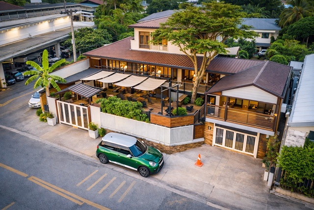 ลาดปลาเค้า อมรพันธ์9 ใกล้ BTS เสนานิคม 2.6กม. เสนานิคม1 บ้านชั้นครึ่ง 106ตร.วา. 320ตร.ม.ขนาดใหญ่ ฟังก์ชันครบ 10 นอน 3 น้ำ 69,998B-M. ทำเลศักยภาพลาดพร้าว เหมาะสำหรับธุรกิจบริการ ออฟฟิศ คลินิก หรือสปา ใกล้แหล่งชุมชน เมเจอร์ รัชโยธิน 900 ม. และสิ่งอำนวยความสะดวกครบครัน  รองรับการใช้งานหลากหลาย เดินทางสะดวก เชื่อมต่อถนนหลักหลายสายLadPlakhao Amornphan9 Senanikom1 BTS Senanikom 2.6km. A large fully furnished 1.5story house on a 106sq.wa. 320 sq.m. plot featuring 10 bed 3 bath l