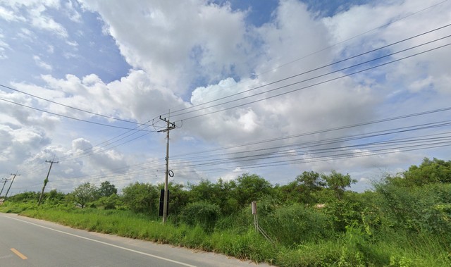          ขายที่ดิน 30 ไร่  ผังสีม่วงเข้ม   สร้างโรงงาน , โกดัง            ใกล้สนามบินสุวรรณภูมิ ไฟฟ้า 3 เฟส น้ำประปา พร้อมใช้ รถเทรลเลอร์เข้าได้         ที่ดินมีรูปร่างสี่เหลี่ยมผืนผ้า  บริเวณใกล้เคียง รายล้อมไปด้วยโรงงาน ขนาดใหญ่ จำนวนมาก ใกล้นิคมอุตสาหกรรม  รวมถึงอพาร์ทเม้นต์ขนาดใหญ่  เดินทางสะดวก เชื่อมต่อเข้าสู่ถนนบางนา-ตราด ด้วยระยะทางสั้นๆ          ตำแหน่งที่ตั้งของที่ดิน อ