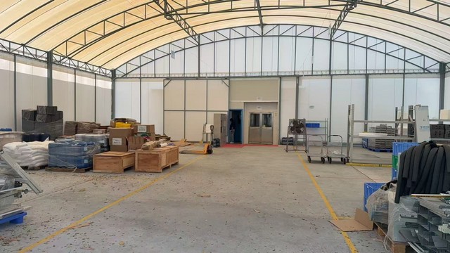 พื้นที่ให้เช่า คลังสินค้า ย่านอมตะ ชลบุรี ต.หนองไม้แดง อ.เมือง จ.ชลบุรีรหัส TTR 2798AREA  :   700  sq.m.  รายละเอียดOutlet 320   sq.m.  Tent 380 sq.m.เหมาะสำหรับ  :  สำนักงาน , คลังเก็บสินค้าพื้นที่เพิ่ง ทำระบบน้ำ ไฟ แอร์ ใหม่ !! พร้อมเข้าอยู่ทันที มีที่จอดรถหลายคัน รถบรรทุกเข้าได้ค่าเช่า   168,000  บาท ประกัน 3 เดือน ล่วงหน้า 1 เดือนสนใจติดต่อ คุณต๋อย   086 - 5427078ID:LINE 0865427078            