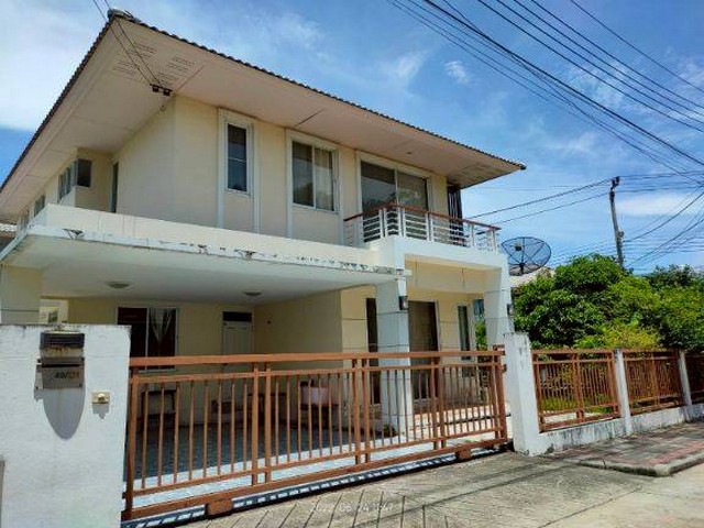 M650537ให้เช่าบ้านเดี่ยวหลังมุมใน หมู่บ้านสัมมากร ทำเลดีเยี่ยม อยู่ตรงข้ามสระว่ายน้ำของโครงการ บรรยากาศร่มรื่น เงียบสงบ เหมาะสำหรับอยู่อาศัยเป็นครอบครัวตัวบ้านมีพื้นที่ใช้สอยกว้างขวาง จัดสรรพื้นที่ได้อย่างลงตัว รองรับการใช้ชีวิตได้อย่างสะดวกสบาย????️ 3 ห้องนอน???? 3 ห้องน้ำ❄️ เครื่องปรับอากาศ 4 เครื่อง????️ 1 ห้องรับแขก???? 1 ห้องครัว???? 1 ห้องทำงาน???? ที่จอดรถ 2 คัน???? บ้