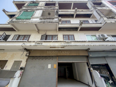 BHL1196อาคารพาณิชย์ 4 ชั้น ซอย แจ้งวัฒนะ 13 หลักสี่ที่ตั้ง : 112/12 ซอย แจ้งวัฒนะ 13 ถนน แจ้งวัฒนะ แขวงทุ่งสองห้อง เขตหลักสี่ จังหวัดกรุงเทพรายละเอียด- เนื้อที่ 20.3 ตร.ว. พื้นที่ใช้สอย 200 ตร.ว.- 6 ห้องนอน 4 ห้องน้ำ  - 1 ห้องนั่งเล่น 1 ห้องรับแขก - 1 ห้องครัว - 1 ที่จอดรถ- หันหน้าทิศเหนือ- ไฟฟ้า 3 เฟสทำเลใกล้เคียง - เซ็นทรัล แจ้งวัฒนะ- Markro - Lotus- Big C- IT Square- ศูนย์ราชการแจ้งวัฒนะ- ใกล้ทางด่วนศรีสมาน - โรบิ�