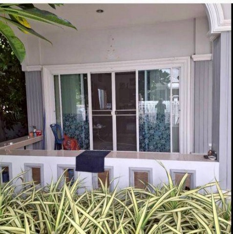 M650534บ้านเดี่ยวชั้นเดียว บรรยากาศเงียบสงบ พื้นที่กว้างขวาง เหมาะสำหรับครอบครัวที่ต้องการความเป็นส่วนตัว และพื้นที่ใช้สอยรอบบ้านเยอะ ตั้งอยู่ใน หมู่บ้านลีลาวดี โพรงมะเดื่อ อำเภอเมืองนครปฐม จังหวัดนครปฐม ทำเลเดินทางสะดวก ใกล้ตัวเมือง✨ รายละเอียดทรัพย์บ้านเดี่ยว 1 ชั้นเนื้อที่ 85 ตารางวา2 ห้องนอน2 ห้องน้ำพื้นที่รอบบ้านกว้าง สามารถจัดสวน ต่อเติม หรือทำพื้�