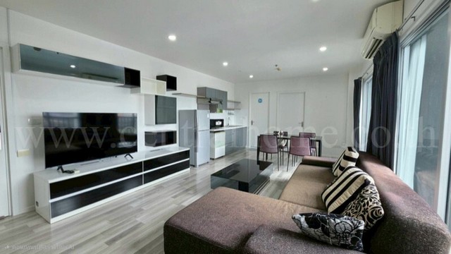 รหัสทรัพย์ : 7019คอนโด เดอะ คีย์ แจ้งวัฒนะ ห้องใหม่มาก พร้อมอยู่ ทำเลดี เดินทางสะดวกที่ตั้ง : ถนนแจ้งวัฒนะ แขวงบางตลาด เขตปากเกร็ด จังหวัดนนทบุรี 11120รายละเอียดทรัพย์- พัฒนาโครงการโดย Land&Houses- คอนโด High-Rise 21 ชั้น ห้องอยู่ชั้นที่ 12 อาคาร A พื้นที่ใช้สอย 64.68 ตารางเมตร- 2 ห้องนอน, 2 ห้องน้ำ, 1 ห้องรับแขก, 1 ห้องครัว, 2 ที่จอดรถ- เเอร์ 3 เครื่อง, เครื่องทำน้ำอุ่น 2 เครื่อง, ตู้เย็น, ไมโครเวฟ