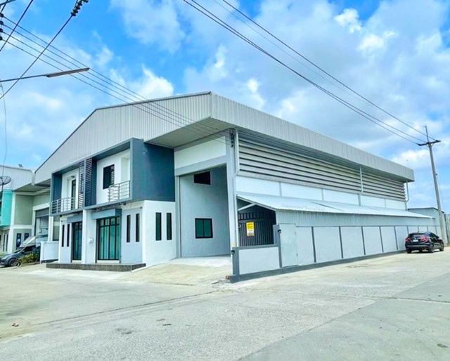 โรงงานให้เช่า 860 ตร.ม. ใกล้ตลาดโพธิ์แจ้ 1.2 กม.โกดัง พร้อมออฟฟิศ 2 ชั้น 2 นอน 2 น้ำ วัดโพธิ์แจ้ โกดังกว้าง โปร่งโล่ง 215 ตร.ว. 78,998 B-M. ขอรง. 4 ได้ ไฟฟ้า 3 เฟส เหมาะทำธุรกิจ และผลิตสินค้า ทำเลเอกชัย บางบอน เดินทางสะดวกเชื่อมต่อหลายเส้นทางnear Thai Watsadu Bang Bon 800 m. factory for rent with a 2 story office 2 bed 2 bath Warehouse  and Wat Pho Chae Spacious and airy warehouse 215 sq.wa. 860 sq.m. 78,998 B-M. Factory license Rong 4 obtainable 3 phase electricity Suitable for business and manufacturing Convenient location in Ekachai Bang Bon easy access to multiple routes near Pho Chae market 1.2 km.ถ.เอกชัย บ