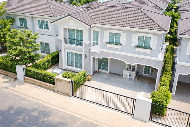 สุขุมวิท113 บ้านเดี่ยวหรูหรา 2 ชั้น 4นอน BTS สำโรง 800ม. วัดด่านสำโรง 3 น้ำ ใกล้  บ้านใหม่หรู พร้อมเฟอร์ฯครบ 40ตร.ว. 180 ตร.ม. 64,998B-M. ทำเลสุขุมวิท ลาซาล บรรยากาศดี ใกล้แหล่งงาน สถานศึกษา ตลาด โรงพยาบาล อิมพีเรียล เวิลด์ สำโรง 1.1 กม. และสิ่งอำนวยความสะดวก เดินทางสะดวก เชื่อมต่อหลายเส้นทางหลักในโซนสำโรงSukhumvit 113 Luxurious 2story detached house 4bed BTS Samrong 800m. Wat Dan Samrong, 3bath new fully furnished 40sq.wa.180sq.m. 64,998B-M. Prime Sukhumvit Lasalle location with a pleasant atmosphere close to workplac