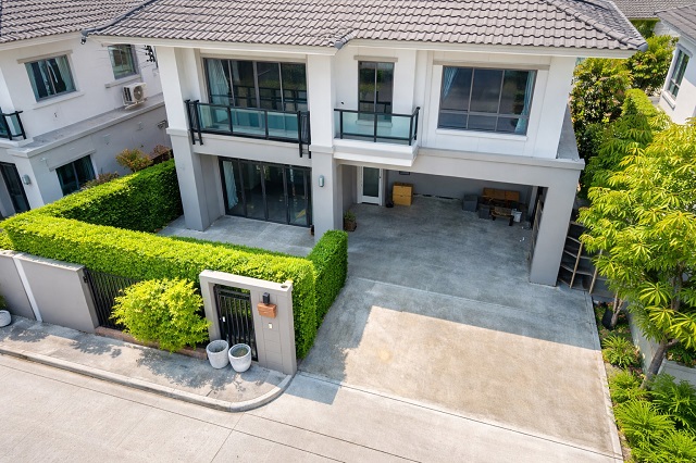 ถ.กิ่งแก้ว 3 นอน 3 น้ำ ซัมมิท วินด์มิลล์ กอล์ฟคลับ 900ม.  ใกล้ แม็คโคร บางนา 900 ม.บ้านเดี่ยว 2 ชั้น 45 ตร.วา.180 ตร.ม. 47,499 B-M. โครงการคุณภาพ ฟังก์ชันครบ  บนทำเลบางนา-สุวรรณภูมิ บรรยากาศสงบ เป็นส่วนตัว เหมาะสำหรับอยู่อาศัยระดับพรีเมียม พร้อมสิ่งอำนวยความสะดวกครบครัน เดินทางง่าย ใกล้รร.นานาชาติ เมกาบางนา 1 กม. และรถไฟฟ้าBTSKingkaew Rd. Summit Windmill Golf Club 900m. 3 bed 3 bath near Makro Bangna 900 m. 2 story detached house 45 sq.wa. 180 sq.m. 47,499 B-M located in Bangna Suvarna