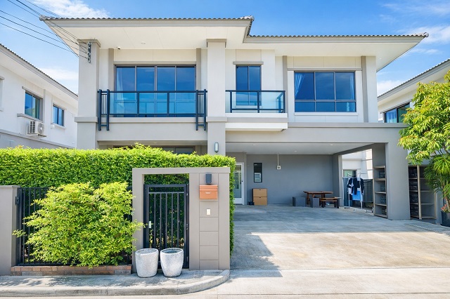 ใกล้ แม็คโคร บางนา 900 ม.บ้านเดี่ยว 2 ชั้น ถ.กิ่งแก้ว 3 นอน 3 น้ำ ซัมมิท วินด์มิลล์ กอล์ฟคลับ 900ม.  45 ตร.วา.180 ตร.ม. 46,999 B-M. โครงการคุณภาพ ฟังก์ชันครบ  บนทำเลบางนา-สุวรรณภูมิ บรรยากาศสงบ เป็นส่วนตัว เหมาะสำหรับอยู่อาศัยระดับพรีเมียม พร้อมสิ่งอำนวยความสะดวกครบครัน เดินทางง่าย ใกล้รร.นานาชาติ เมกาบางนา 1 กม. และรถไฟฟ้าBTSnear Makro Bangna 900m. 2 story detached house 45sq.wa.Kingkaew Rd. Summit Windmill Golf Club 900m. 3 bed 3 bath  180 sq.m. 46,999 B-M located in Bangna Suvarnabh