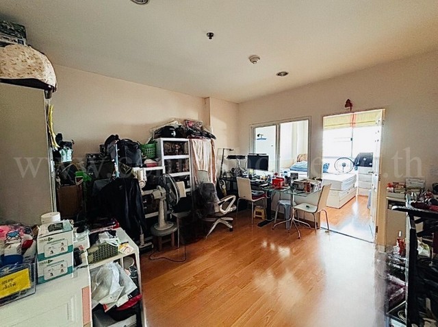 ให้เช่า โฮมออฟฟิศ ทาวน์อินทาวน์ ถนนศรีวรา เลียบด่วน ใกล้เอกมัย ทองหล่อ เขตวังทองหลาง แหล่งชุมชนหาของกินสะดวกสบาย*** ราคาเช่า 35,000 บาท/เดือน ประกัน 2 เดือน + ล่วงหน้า 1 เดือน สัญญา 1 ปี*** ราคาขาย 6,500,000 บาทติดต่อ คุณช่อผกา โทร 0616198565 LINE 0616198565สำรอง LINE 0812523279 ส่งลิ้งก์ไว้ได้เลยรหัส# T26-383โฮมออฟฟิศ 3.5 ชั้น ทาวน์อินทาวน์ ถนนศรีวรา เลียบด่วน- พื้นที่ใช้สอย 249 ตรม- 4 ห้องนอน + 1 ห้องทำงาน- 3 ห้องน้ำ