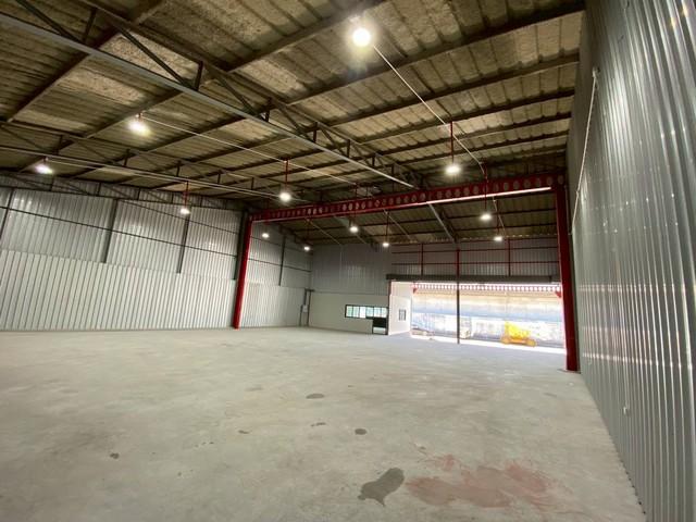 ให้เช่าโกดังยกสูง 540 ตรม ถนน ศรีนครินทร์ – หนามแดง พื้นรับน้ำหนักได้ 3 ตันตร.ม. ระบบไฟฟ้า 3 เฟส รถเทเลอร์เข้าได้ราคาเช่า 81,000 บาท / เดือน มัดจำ 3 ล่วงหน้า 1ติดต่อ คุณช่อผกา โทร 0616198565 LINE 0616198565สำรอง LINE 0812523279 ส่งลิ้งก์ไว้ได้เลยรหัส(RK955)โกดัง ถนน ศรีนครินทร์ – หนามแดงโกดังใหม่ขนาด540 ตร.ม. พื้นรับน้ำหนักได้ 3 ตัน/ตร.ม.พร้อมออฟฟิศในตัวระบบไฟฟ้า 3 เฟสมีไฟส่วนกลาง/กล้องวงจรปิดรถเทเลอร์เข�