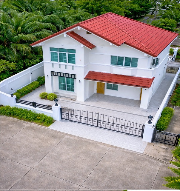 บ้านเดี่ยวหรู 2 ชั้น 3 นอน 100 ตร.ว. 300 ตร.ม. หลังมุม สภาพสวย ศรีราชาะนิคมอุตสาหกรรม ใกล้ เจพาร์ค ศรีราชา 500 ม. 