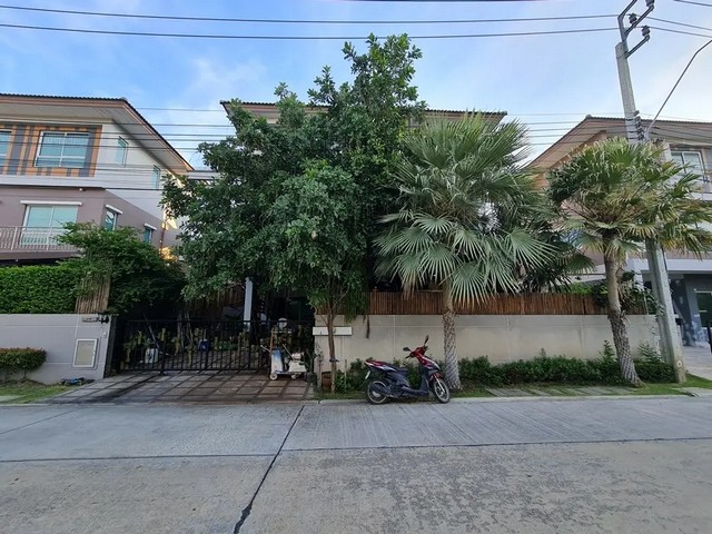    ขายบ้านเดี่ยว โครงการ  คาซ่า แกรนด์ ราชพฤกษ์-พระราม 5  ห่างจากสถานีรถไฟฟ้าบางพลู2.30 กม.  ถนน บางกรวย-ไทรน้อย ตำบล บางเลน อำเภอ บางใหญ่ จังหวัด นนทบุรี  ราคาโปรโมชั่น  6,317,000  บาท    ลดจาก  7,200,000  บาท ราคาโปรโมชั่นตั้งแต่วันที่  2 มีนาคม - 31 พฤษภาคม 2569  รายละเอียดทรัพย์ -  เนื้อที่ 54.30 ตร.ว.  พื้นที่ใช้สอย 366.95 ตร.ม. -  บ้านหันไปทางทิศ ตะวันตกเฉียงใต้   พิกัดทรัพย์ : https://maps.app.goo.gl/6jm5Fp7bUfjHmA789  สถานที่ใ�